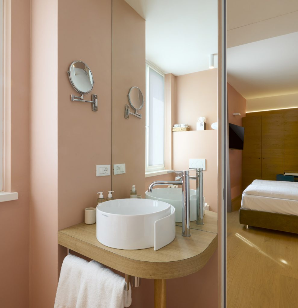 bagno colore rosa